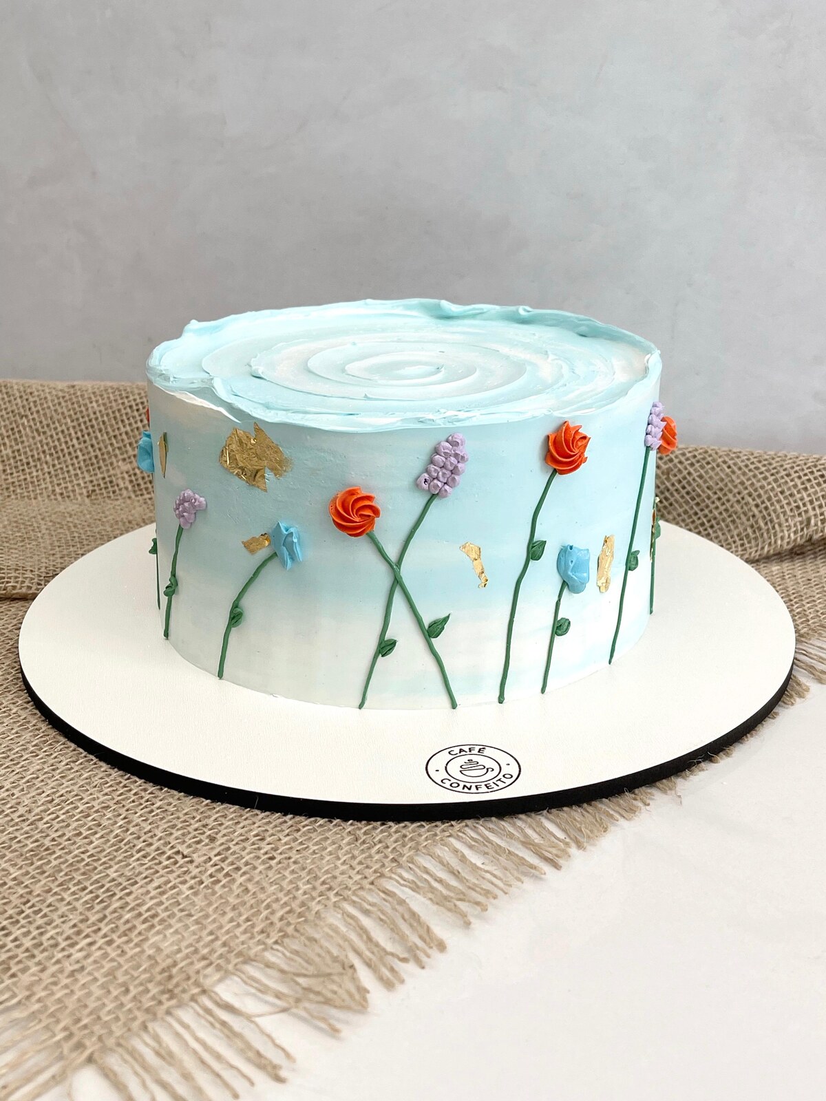 Bolo estilo Florido — Café Confeito