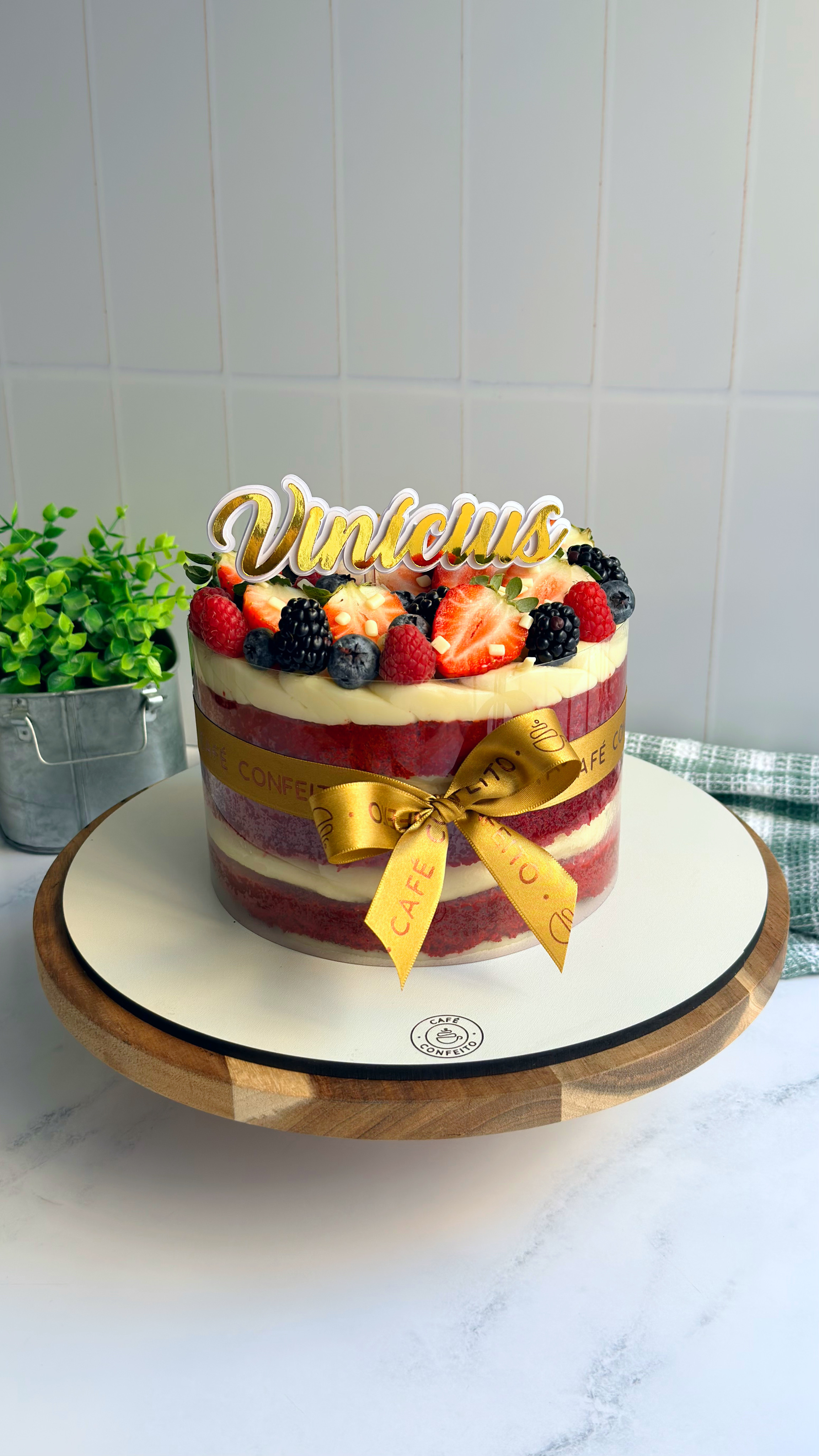 Red Velvet com frutas vermelhas